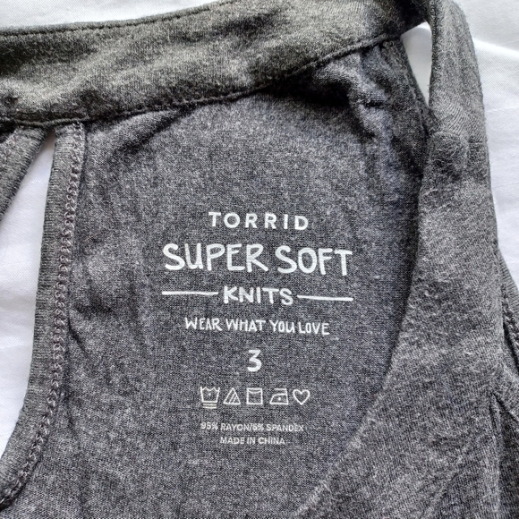 Torrid Super Soft Knits Size 3 Tank Top LOVE in Florals on Gray - Picture 9 of 11